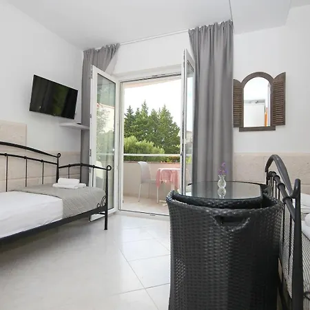 Apartmani Sulenta Apartment *