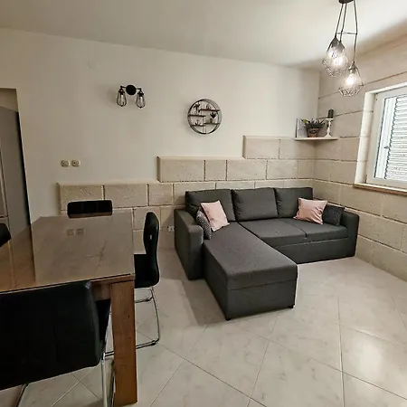 Apartmani Sulenta Apartment *